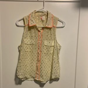 Sleeveless button front blouse size L